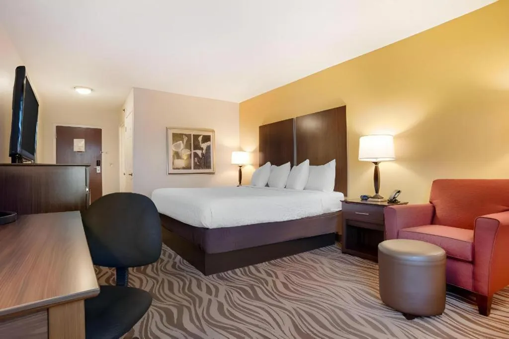 Bed in Best Western Plus Oak Mountain Inn