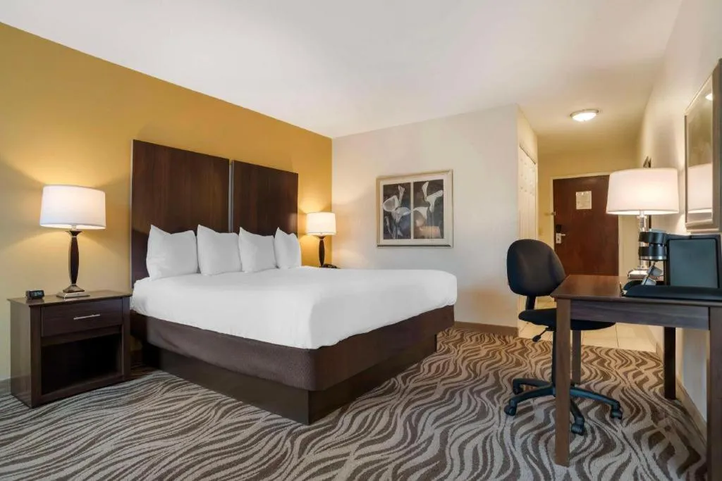 Bed in Best Western Plus Oak Mountain Inn