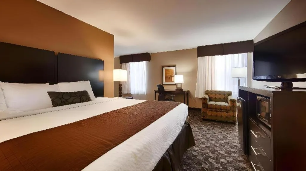 Bed in Best Western Plus Oak Mountain Inn