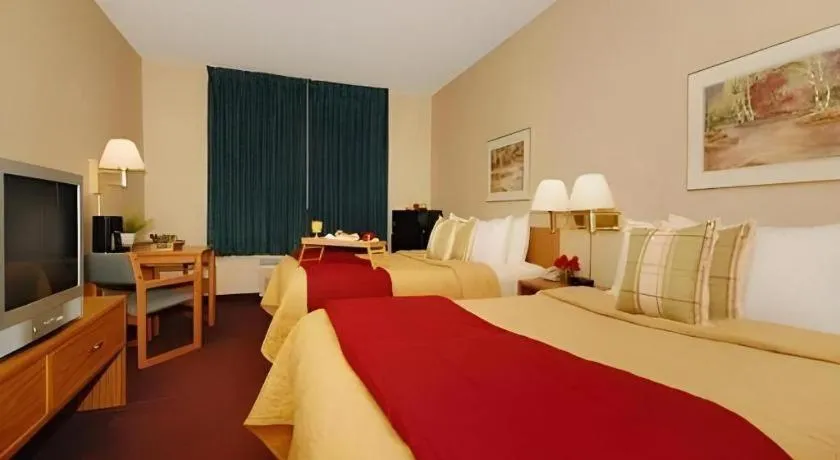 Bed in Quality Inn Dayton North - Vandalia