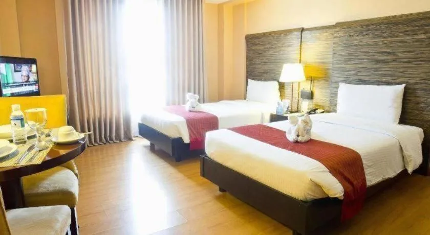 Bed in Lancaster Hotel Manila