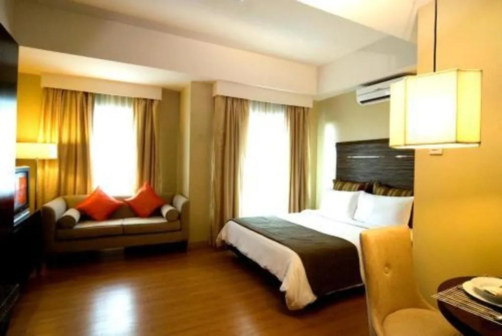 Bed in Lancaster Hotel Manila