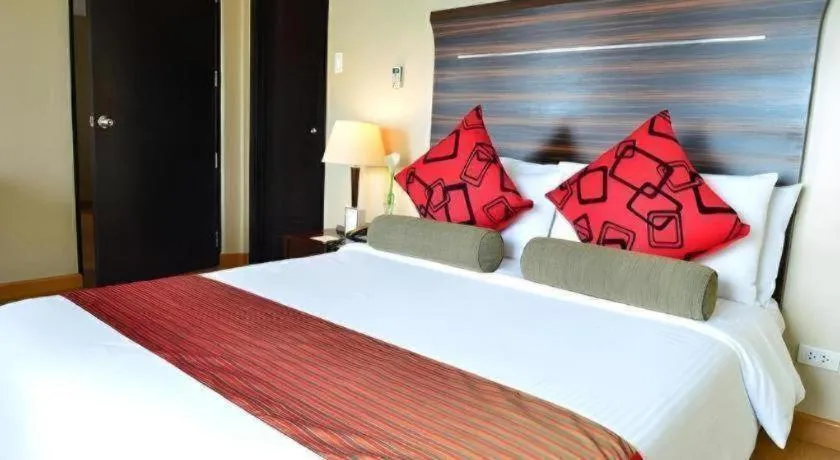 Bed in Lancaster Hotel Manila