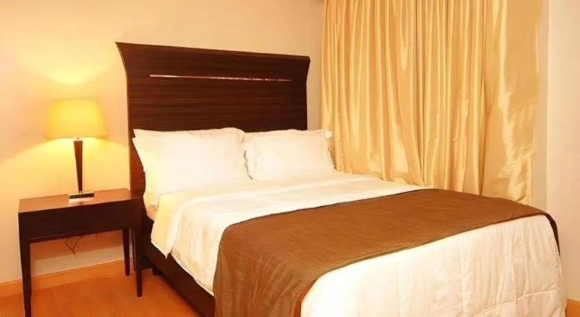 Bed in Lancaster Hotel Manila