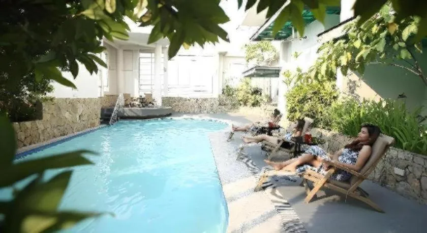 Lancaster Hotel Manila