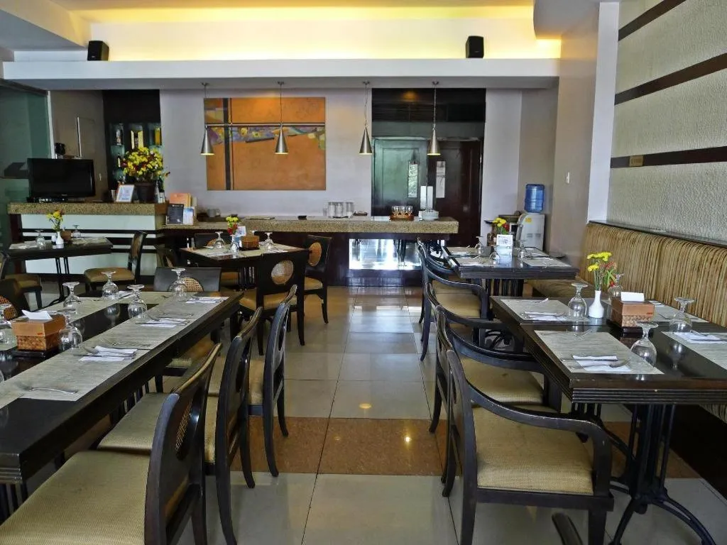 Baguio Burnham Suites Hotel