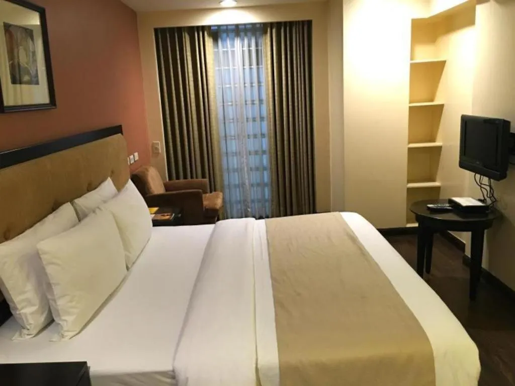 Bed in Baguio Burnham Suites Hotel