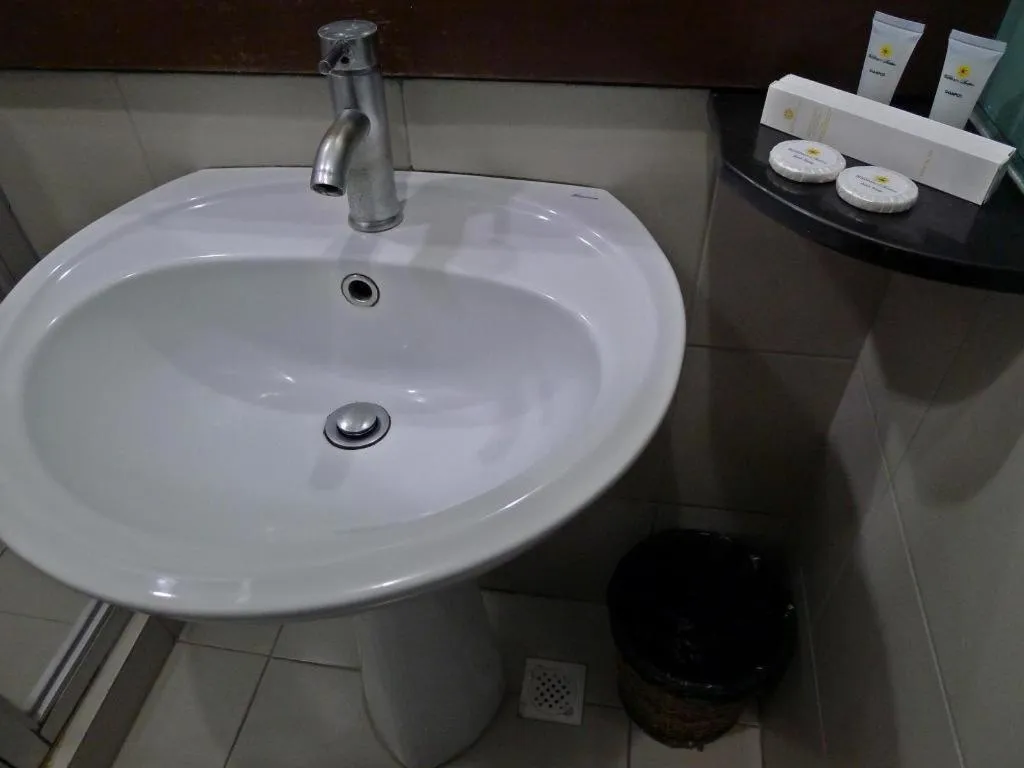 Baguio Burnham Suites Hotel