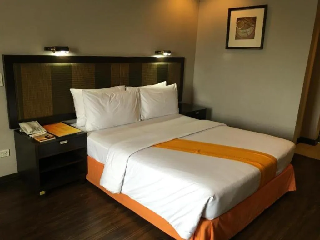 Bed in Baguio Burnham Suites Hotel