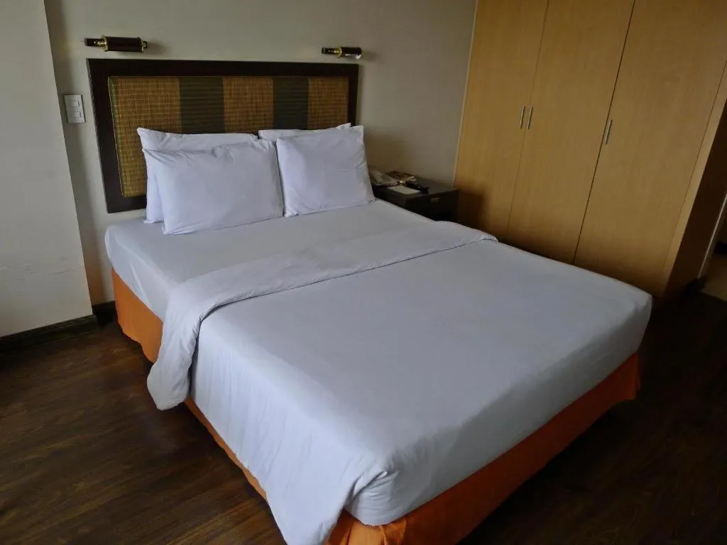 Bed in Baguio Burnham Suites Hotel
