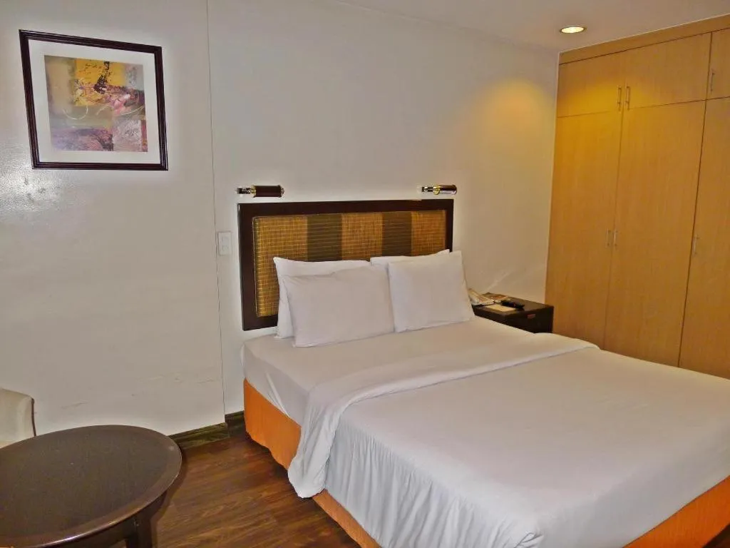 Bed in Baguio Burnham Suites Hotel