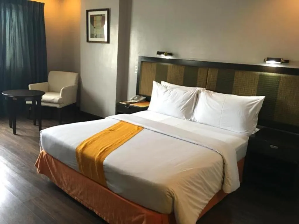 Bed in Baguio Burnham Suites Hotel