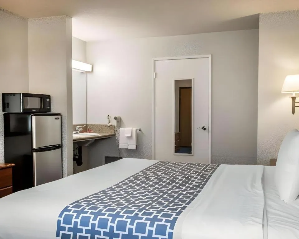 Bed in Econo Lodge Moreno Valley