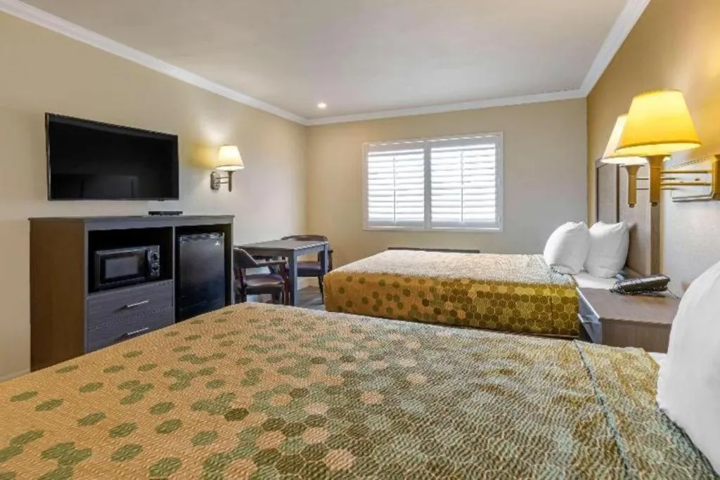 Bed in Econo Lodge Moreno Valley