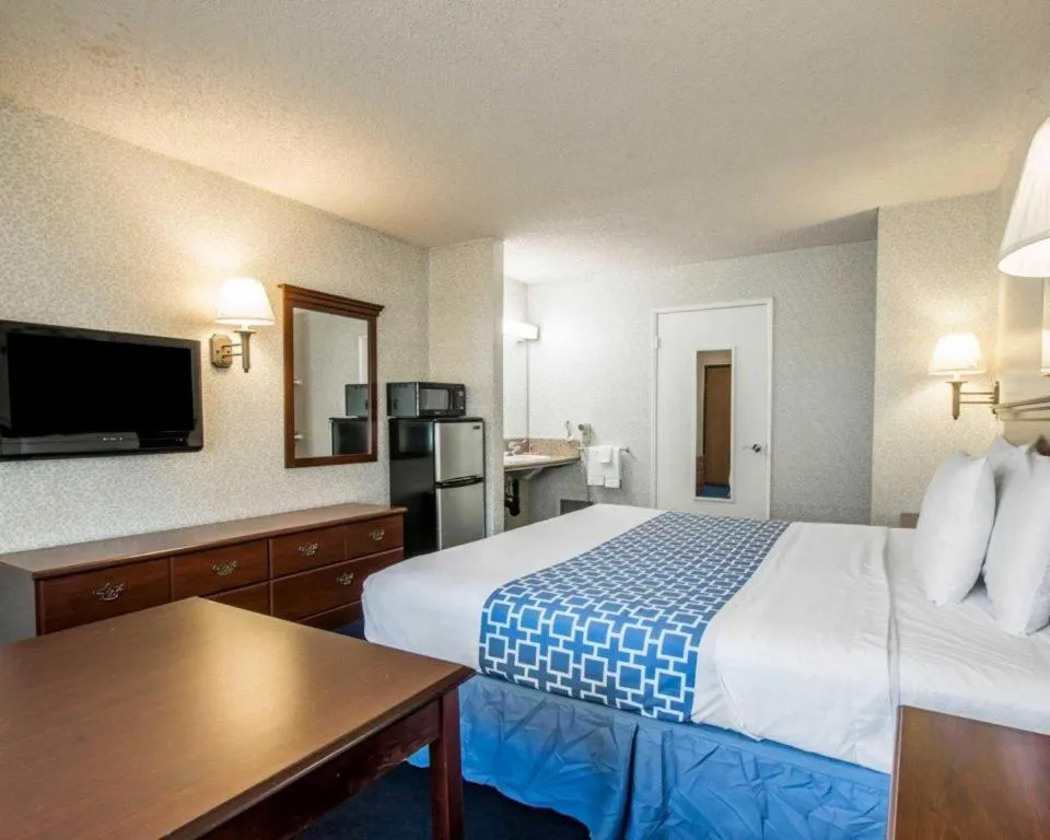 Bed in Econo Lodge Moreno Valley