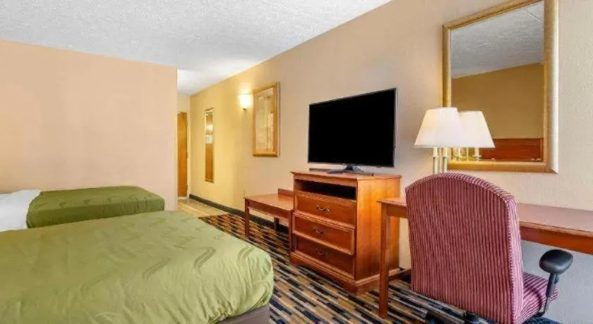 Bed in Quality Inn near Martinsville Speedway