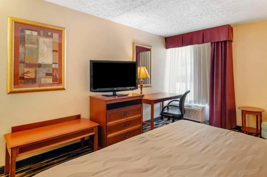 Bed in Quality Inn near Martinsville Speedway