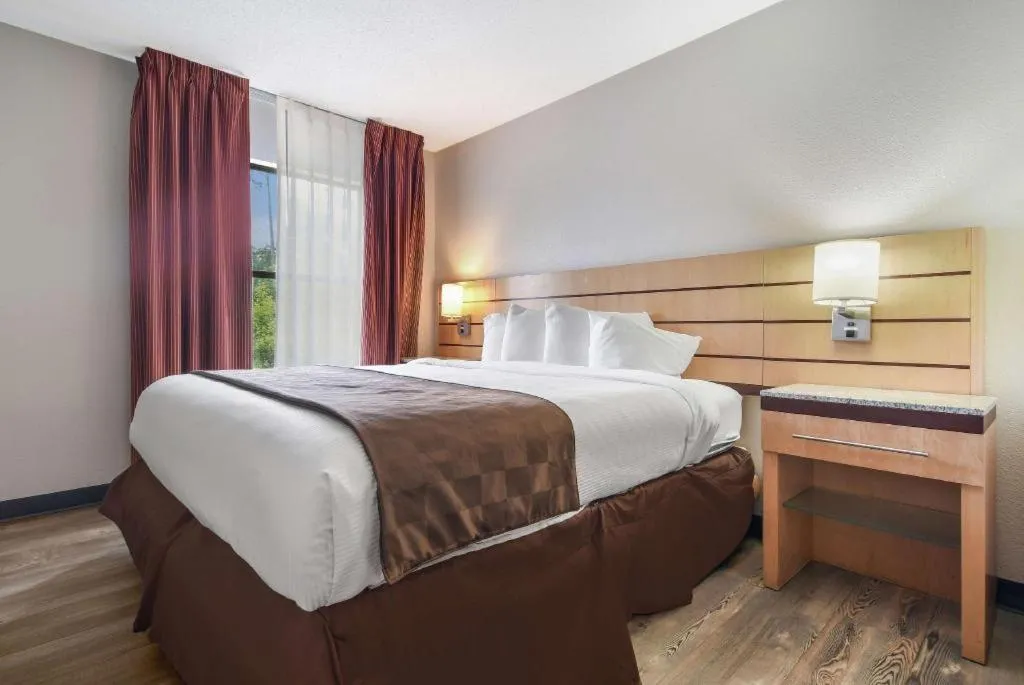 Bed in Surestay Plus Hotel Tarboro