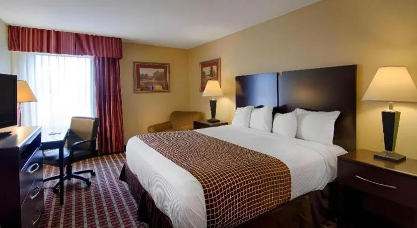 Bed in Surestay Plus Hotel Tarboro