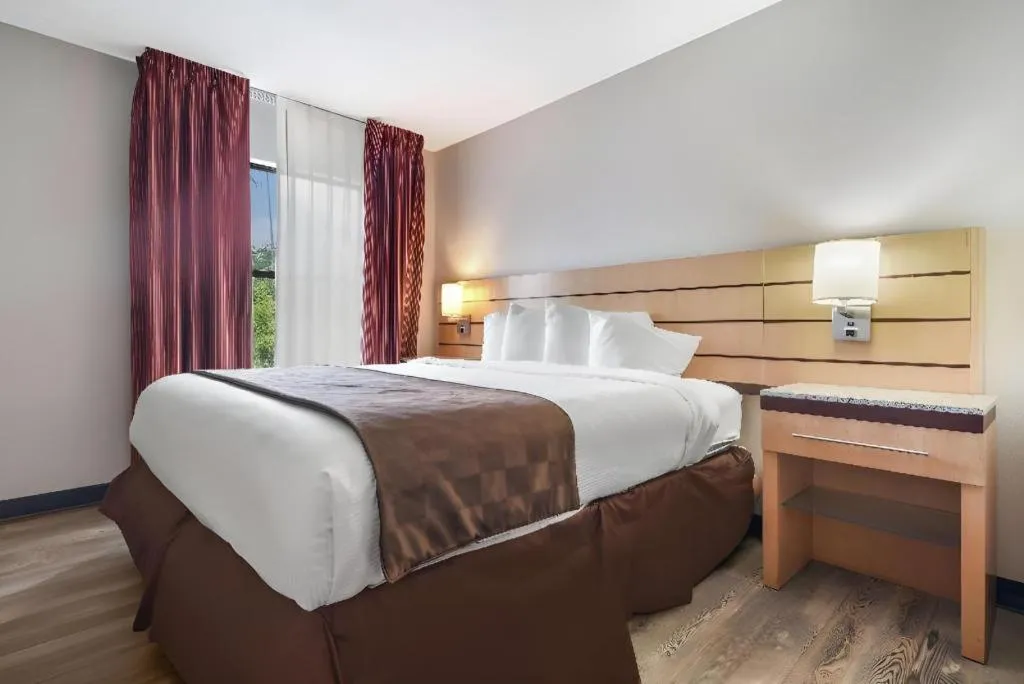 Bed in Surestay Plus Hotel Tarboro