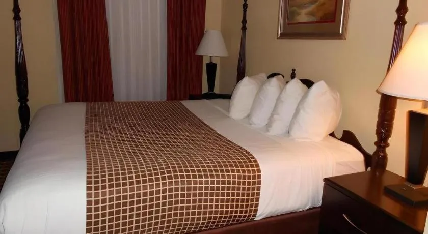 Bed in Surestay Plus Hotel Tarboro