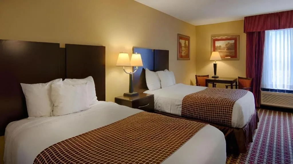 Bed in Surestay Plus Hotel Tarboro