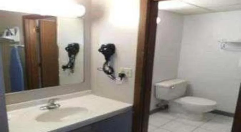 Days Inn by Wyndham West Branch Iowa City Area