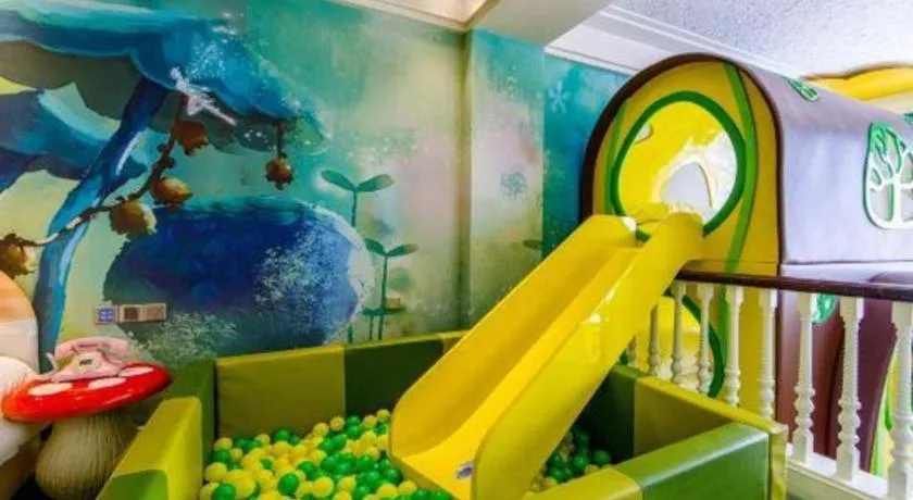 Hangzhou The First World Hotel