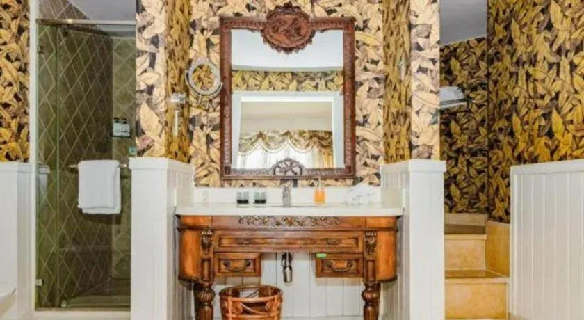 Hangzhou The First World Hotel