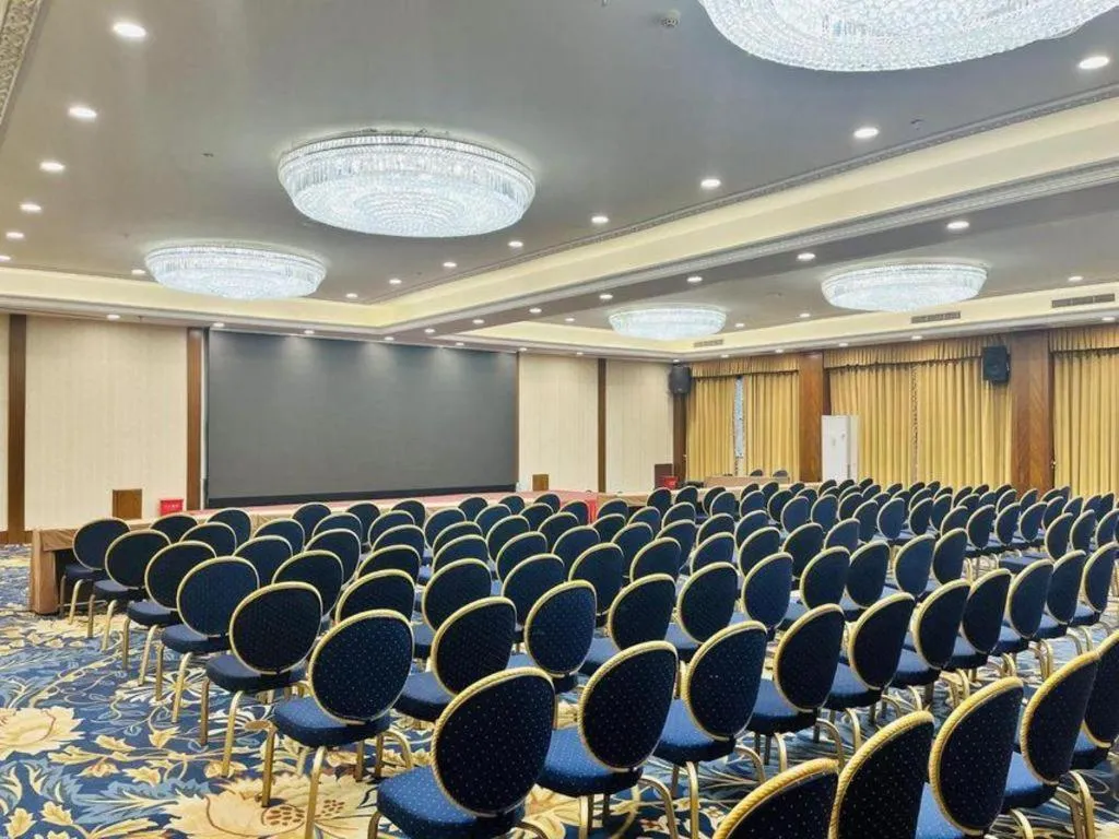 Hangzhou The First World Hotel