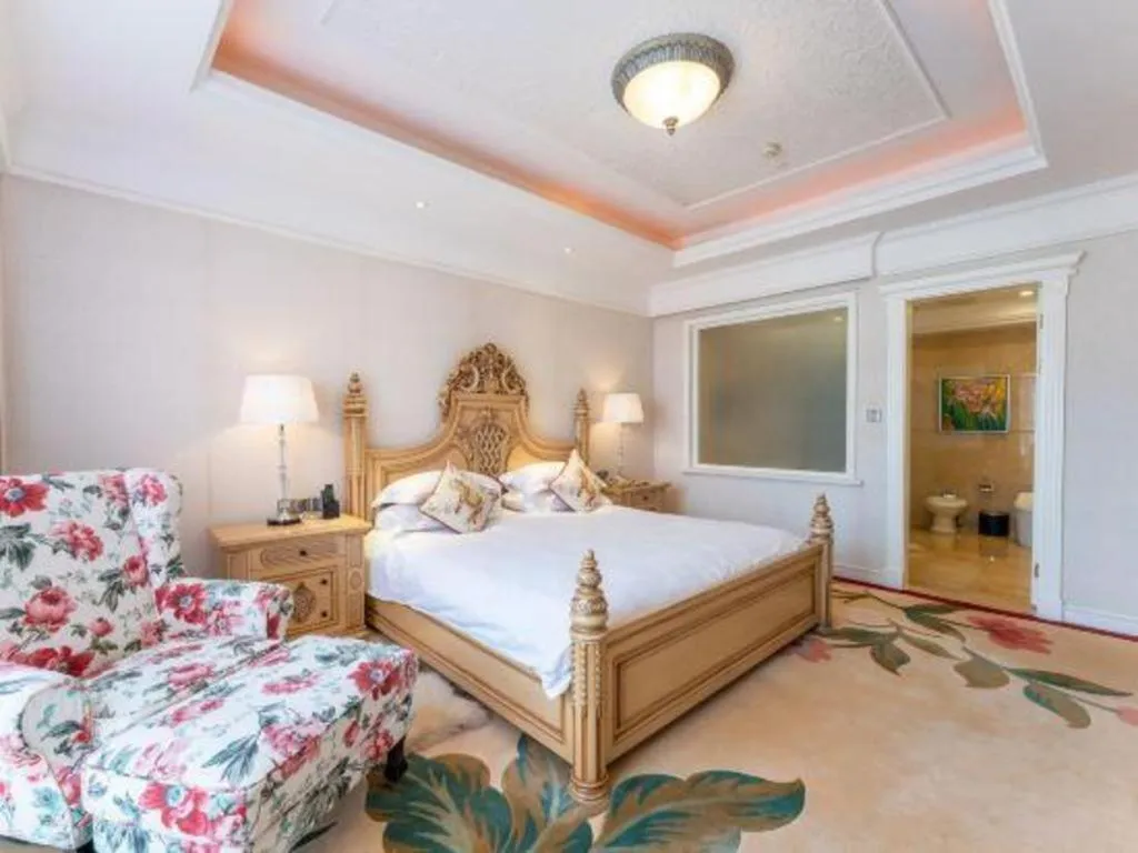 Bed in Hangzhou The First World Hotel