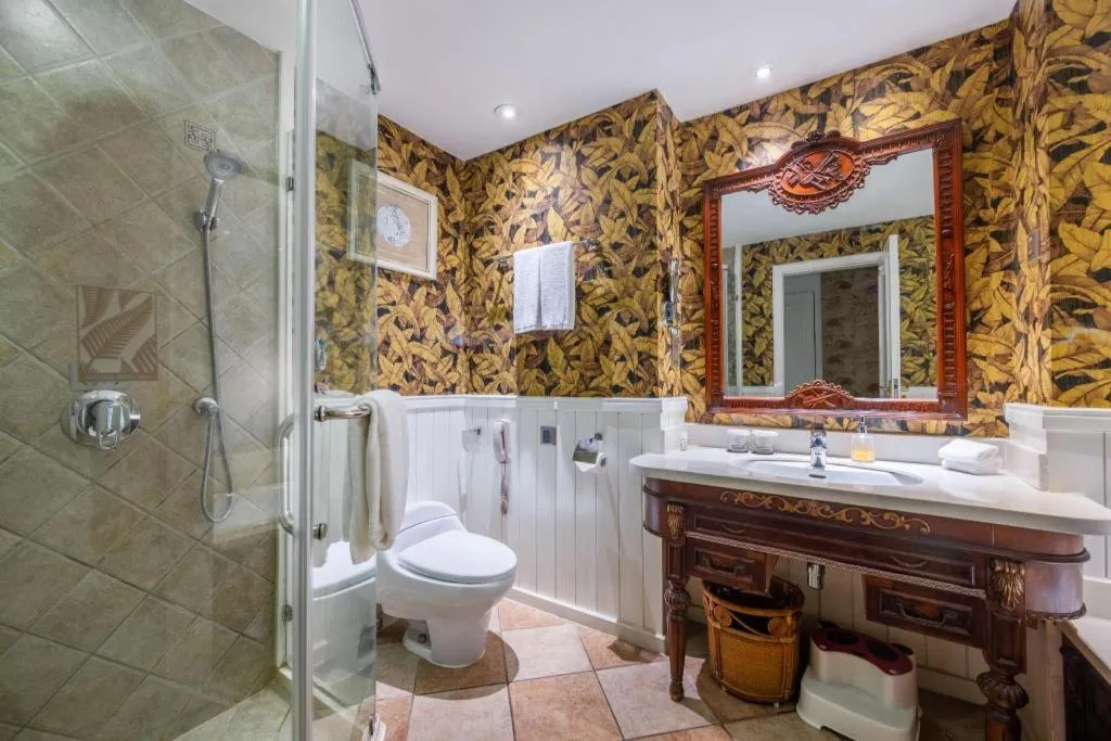 Hangzhou The First World Hotel