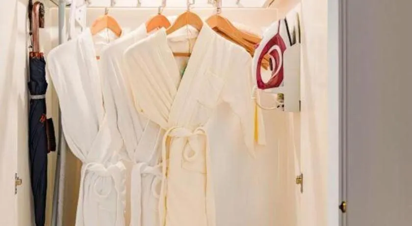 Hangzhou The First World Hotel