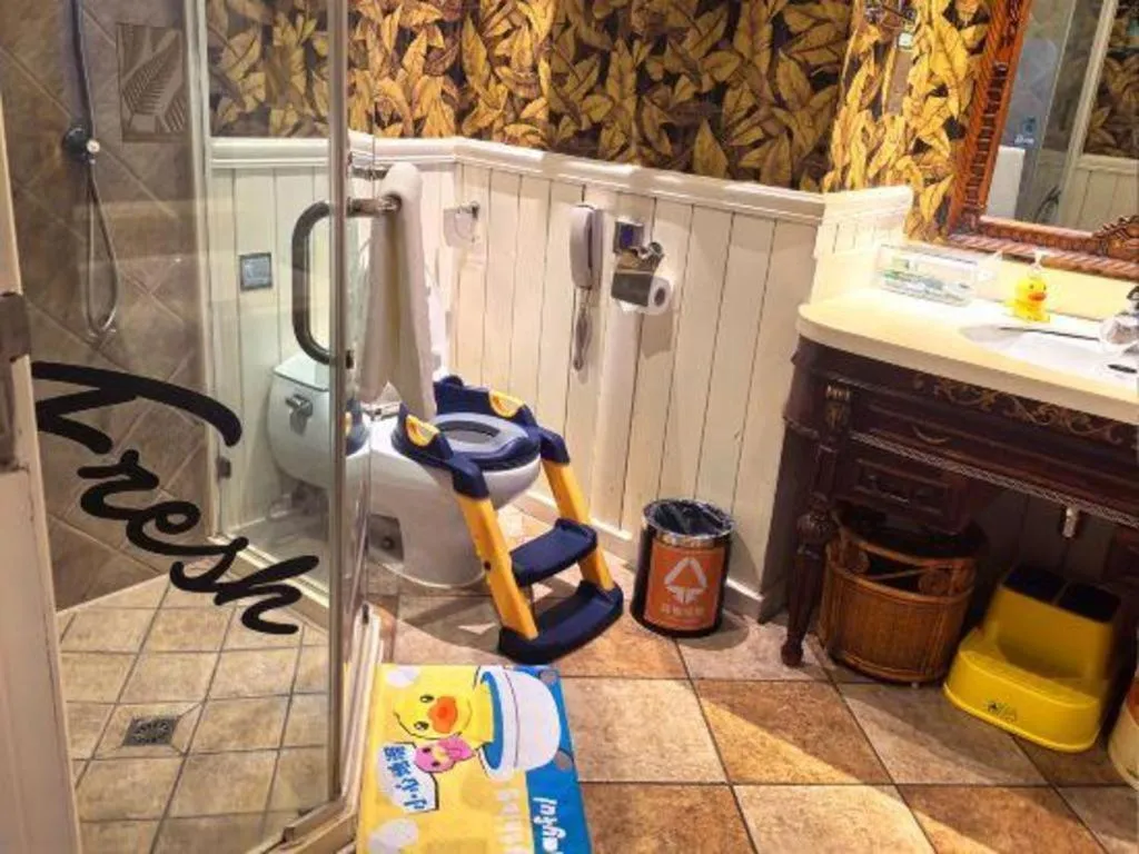 Hangzhou The First World Hotel