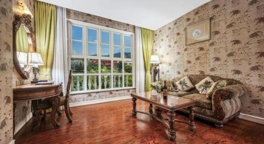 Hangzhou The First World Hotel