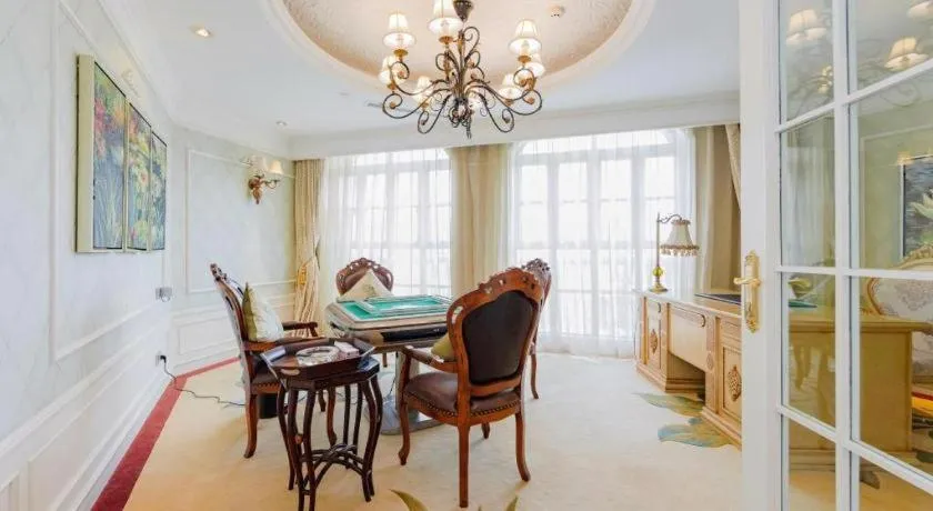 Hangzhou The First World Hotel