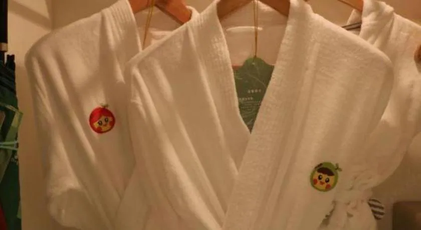 Hangzhou The First World Hotel