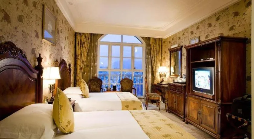 Bed in Hangzhou The First World Hotel