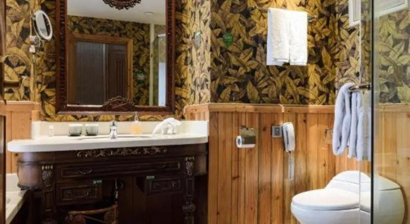 Hangzhou The First World Hotel