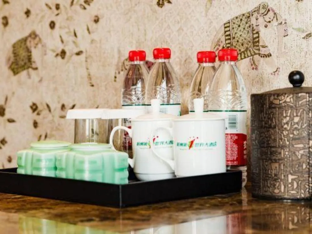 Hangzhou The First World Hotel