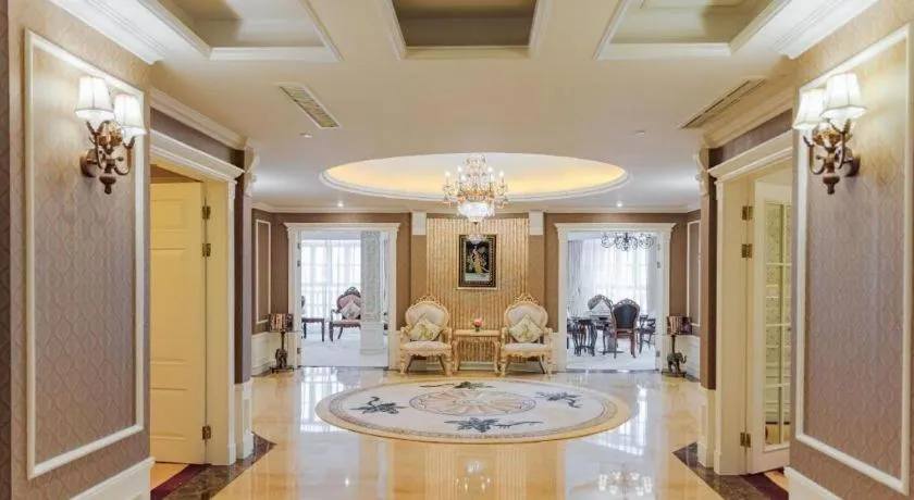 Hangzhou The First World Hotel