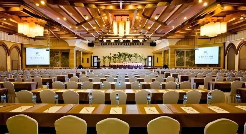 Hangzhou The First World Hotel