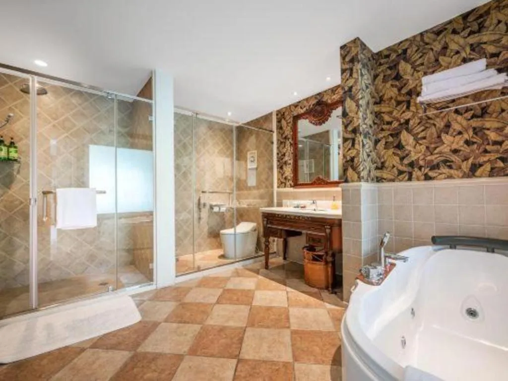 Hangzhou The First World Hotel