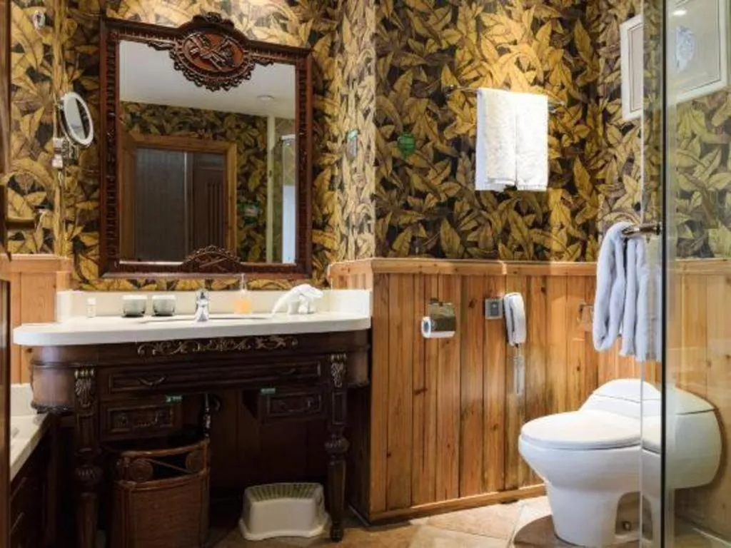 Hangzhou The First World Hotel