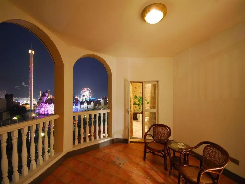 Hangzhou The First World Hotel