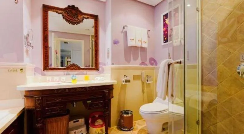 Hangzhou The First World Hotel