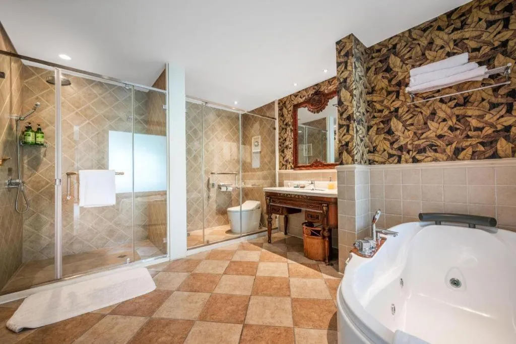 Hangzhou The First World Hotel