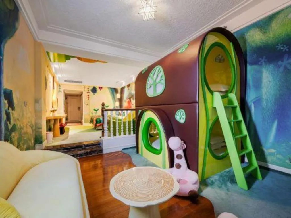 Hangzhou The First World Hotel