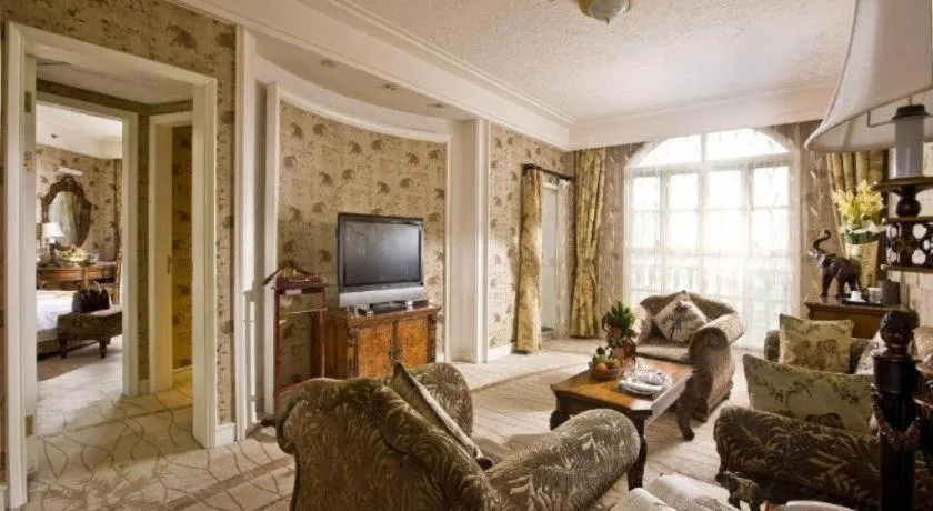 Hangzhou The First World Hotel