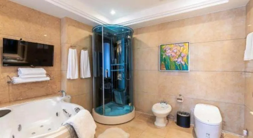 Hangzhou The First World Hotel